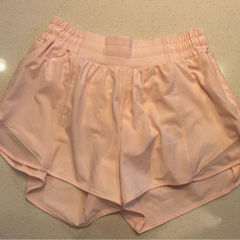 Lululemon Hotty hot low rise Sz 6 long
